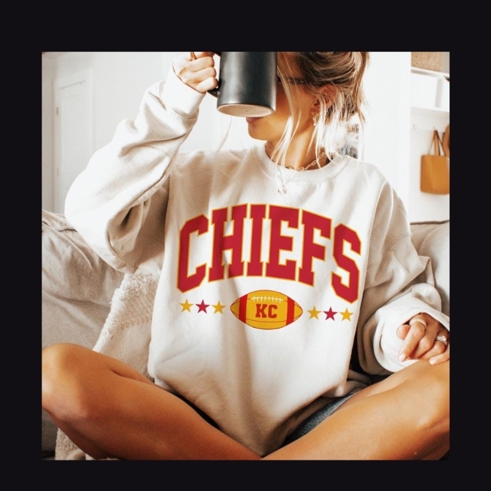 Gildan White Chiefs Sweatshirt